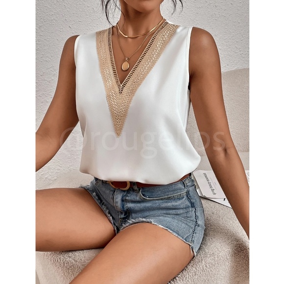 White Casual Top V-Neck Embroidered Details - Picture 6 of 7